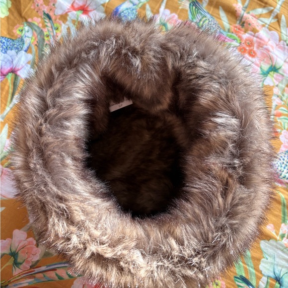 Vintage Hides in Hand Leather & Faux Fur Hat - Picture 3 of 5